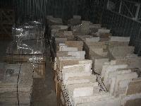 DALLE DE BOURGOGNE ANTIQUE RECLAIMED EXQUISITE SURFACES MATERIAUX ANCIENS,MATERIALE DI RECUPERO IN PIETRA CALCAREA BIANCA MOLTO ANTICA ,D'EPOCA 1700 ORIGINALE CHIANCHE TIPICHE USATE PER PAVIMENTARE CASOLARI E MASSERIE,IN MAGAZZINO GRANDI STOCK PRONTI PER LA VENDITA.