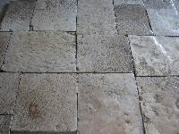 DALLE DE BOURGOGNE ANTIQUE RECLAIMED DALLAGE ANCIENT PLANCHER ANCIENS PAVEMENT ANCIENNE PAVING ANCIENNES TILE PAVE'EXQUISITE SURFACES D'EPOQUE 1700 ORIGINAUX RèCUPèRè DE MAISON ANCIENNE CETTE DALLE IL A LA PATINE AUTHENTIFIE TRèS BELLE CUPEUR MIEL,SONT CUOPèE A' 3 CM. POUR INTèRIèUR ET COUPèS A' 5 CM. POUR L'EXTèRIèUR,(STOCK A VENDRE) - (STOCK FOR SALE).PAVIMENTI DI RECUPERO PROVENIENTI DA ANTICHI CASALI,HANNO LA PATINA ANTICA COLOR MIELE,SPESSORATI A 3 CM.PER L'INTERNO E 5 CM. PER L'ESTERNO,(GRANDI STOCK A VENDERE).