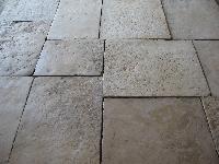pietre antiche per terrazzo recuperate da antiche case coloniche del 1700, in origine sono di spessore tra cm. 8 e cm. 12 , a richiesta vengono tagliate a 3 cm. o tagliate a 5 cm. sono ideali per esterno e per interno, non temono il gelo,