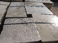 PAVIMENNTO DI RECUPERTO 2°TAGLIO (PIETRE ANTICHE) SPESSORATE A 5 CM.<br>
DISPONIBILI 5000 M2 AL PREZZO SPECIALE,<br>
DI EURO: 85,00 PER M2.<br>
MATERIALE IN PIETRA DI RECUOERO