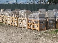 PAVIMENTO IN PIETRA DI RECUPERO DISPONIBILE IN GRANDI QUANTITA'TAGLIATA A SPESSORE DA CM 3 IN CASSE DA M2 18 CIRCA,PRONTE PER ESSERE VENDUTE IN OGNI PARTE DEL MONDO.(STOCK)<br>
MATERIALE DI RECUPERO<br>