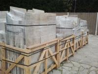 BOURGOGNE PER INTERNI TAGLIATO A CM.3 DI SPESSORE,DA POSARE COME UNA SEMPLICE PIASTRELLA CON FORMATO A OPUS ROMANO,DISPONIBILI 1.000 M2. IN MAGAZZINO.<br>
MATERIALI IN PIETRA DI RECUPERO