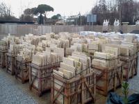 PAVIMENTO IN PIETRA DI RECUPERO,(ESEMPIO DI CASSE DA M2 18,00 CIRCA)TAGLIATO A 3 CM.,DISPONIBILI STOCK DI 1000 M2 IN MAGAZZINO.<br>
MATERIALI IN PIETRA DI RECUPERO