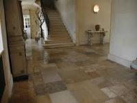 ANTICO PAVIMENTO IN PIETRA DI RECUPERO TAGLIATO A 5 CM. E POSIZIONATO IN PALETT DA M2 10,54 IDEALE PER PAVIMENTAZIONI ESTERNE,DISPONIBILE IN IN STOCK DI 500 M2 IN MAGAZZINO.<br>
MATERIALI IN PIETRA DI RECUPERO